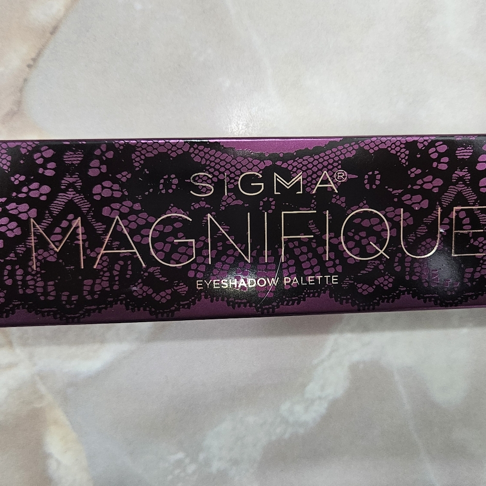 Sigma Beauty Magnifique Eyeshadow Palette - Purple